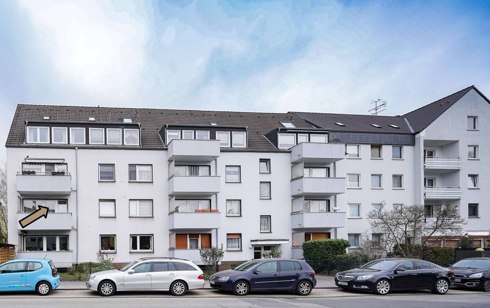 Gebäude strassenseitig
