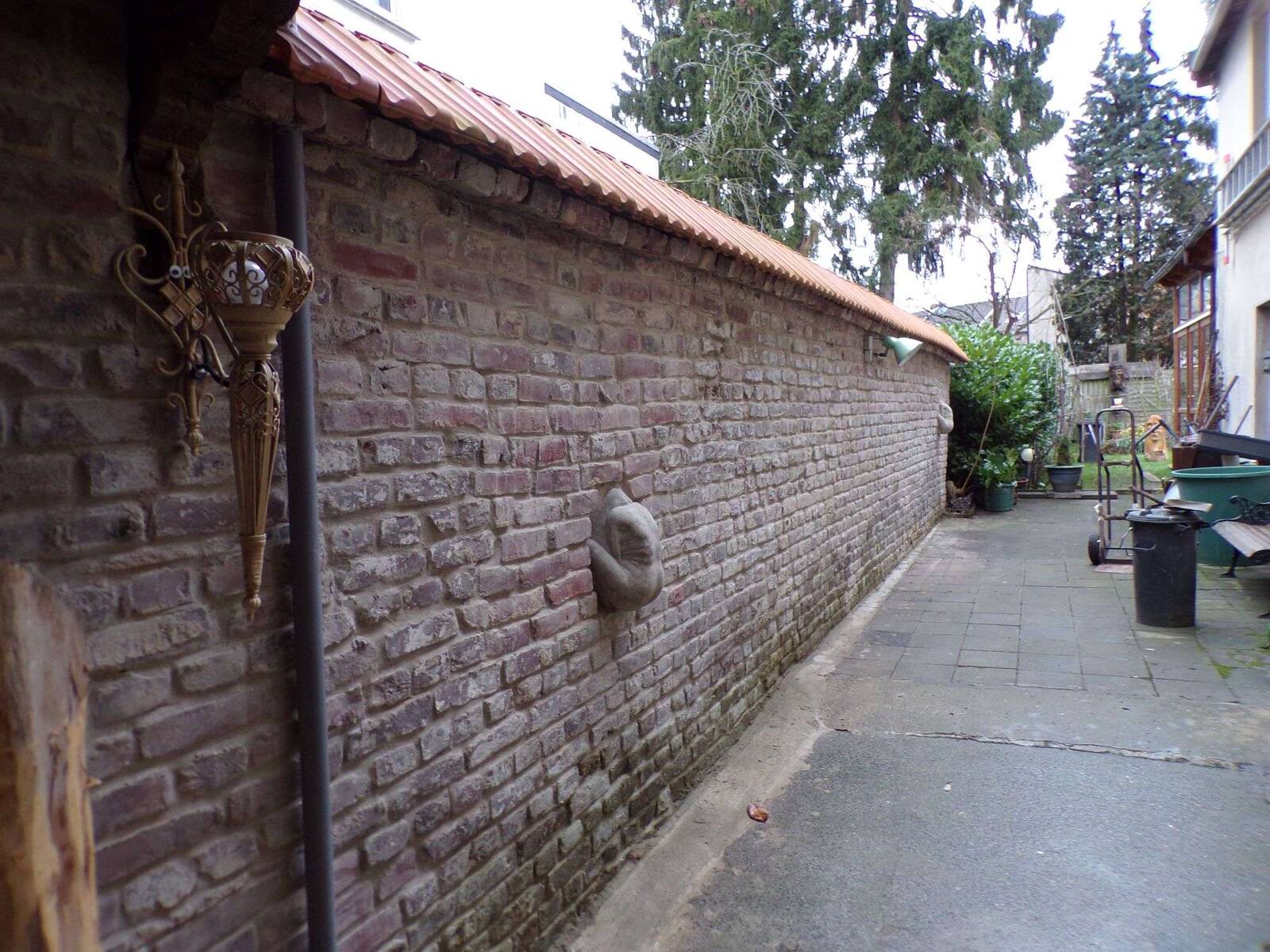 Mauer zum Nachbarn