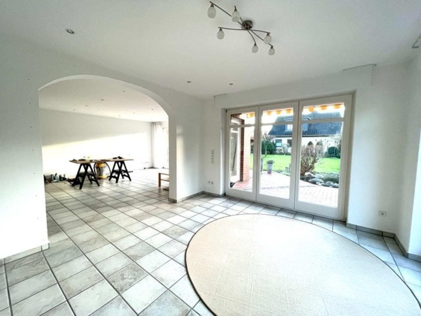 Helle, großz. EG-Whg. 3 ZKB Gä.-WC EBK, gr. Garten, Garage, top Lage GT-Süd - Foto 2