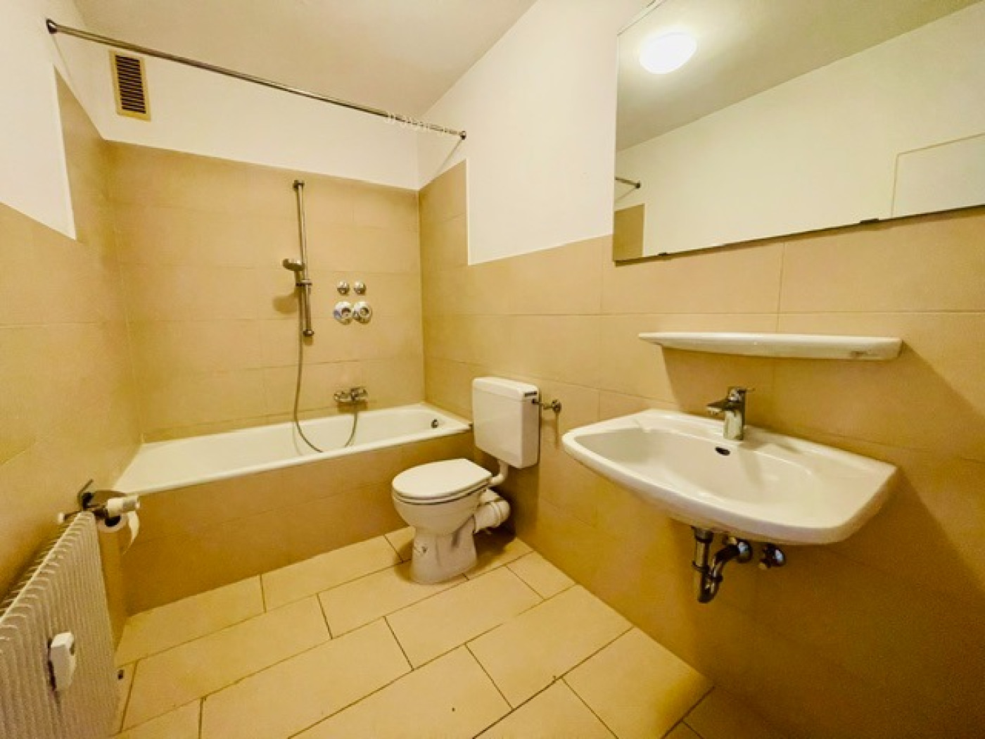 Helle 2-Zimmer-Wohnung mit gr. Loggia 2. OG in 33330 Gütersloh - Photo 3