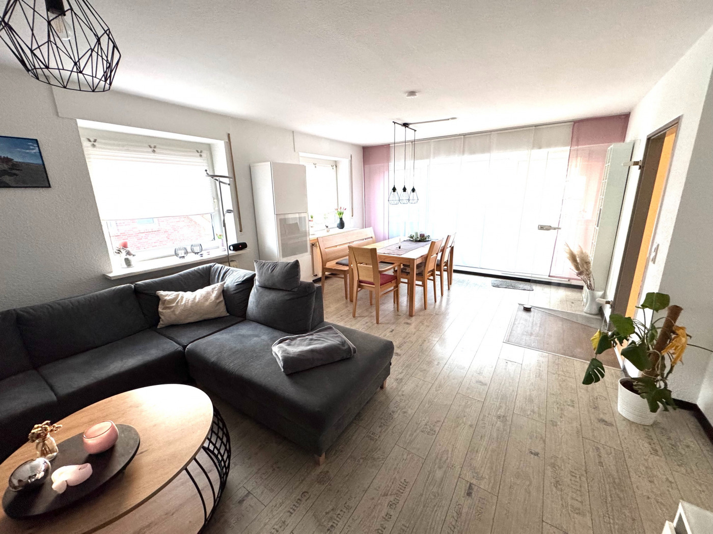 Lichtdurchflutete 3-Zi.-Whg, schöner Südbalkon 1. OG GT-Hollen - Foto 1