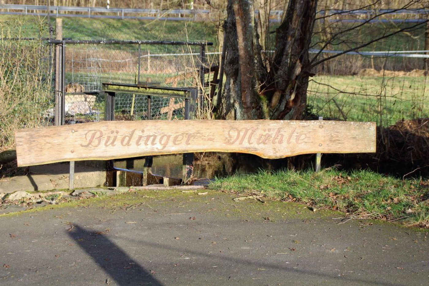 VERKAUFT! Hof-Anwesen mit Pferdestall u. Reitplatz. 2,9 ha Fläche mit