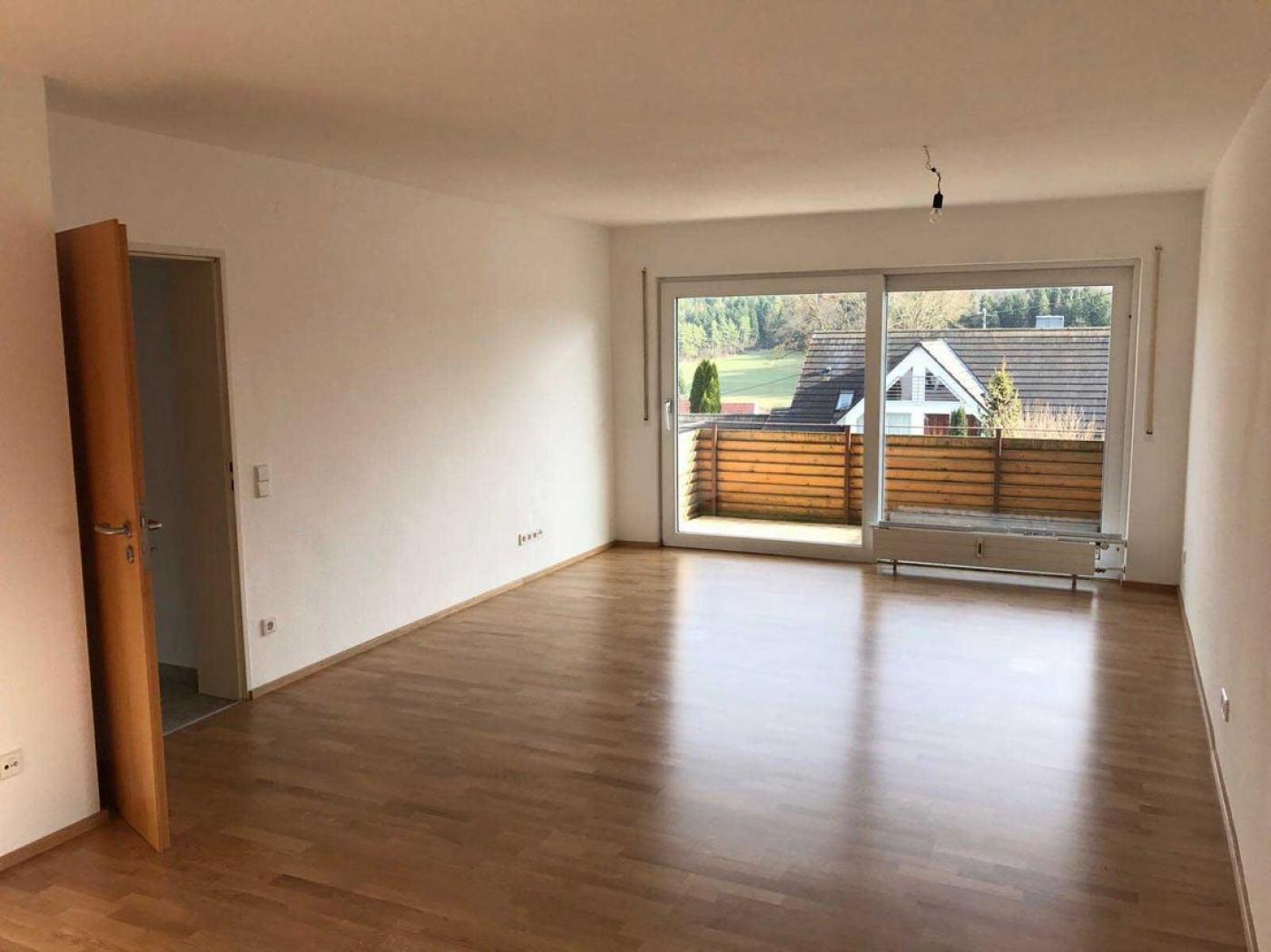 Wohnung im 1. OG mit Balkon und Einzelgarage (kurzfristig ...