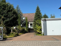 Vorderes Grundstück mit Garage 1