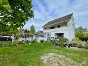 Ländl. gel. 2-Fam. Haus (2 ETW) m. Blick ins Grüne wunderschönes gr. GS Teich 33428 Marienfeld