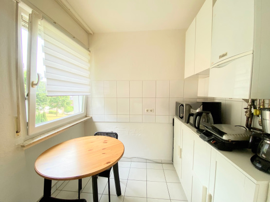 BALD IN NEUEM GLANZ: 3-ZIMMER-WOHNUNG MIT BALKON & GARAGE !!! - Photo 4